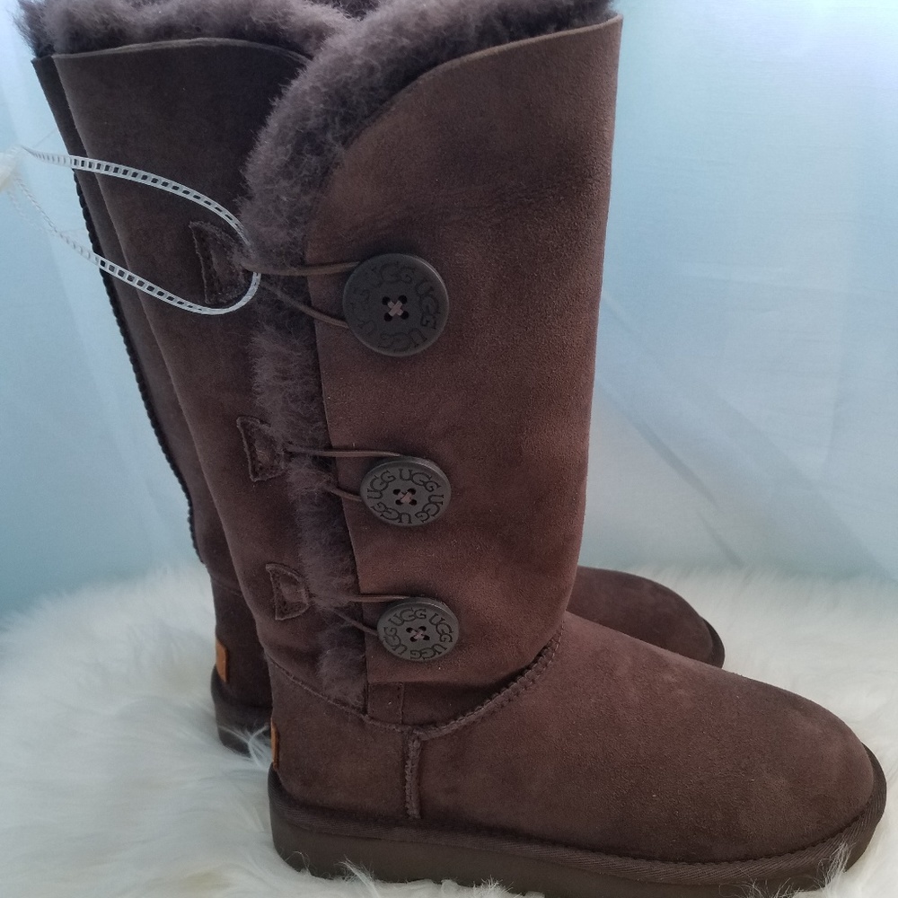 UGG Bailey Button Triplet II Sheepskin Boot US6